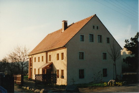 Straßenseite saniert